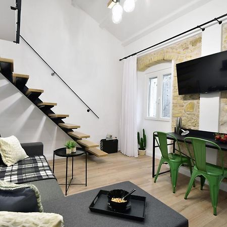 Queen 4 Apartment In The Heart Of The Corfu Historical Old Town Center Buitenkant foto